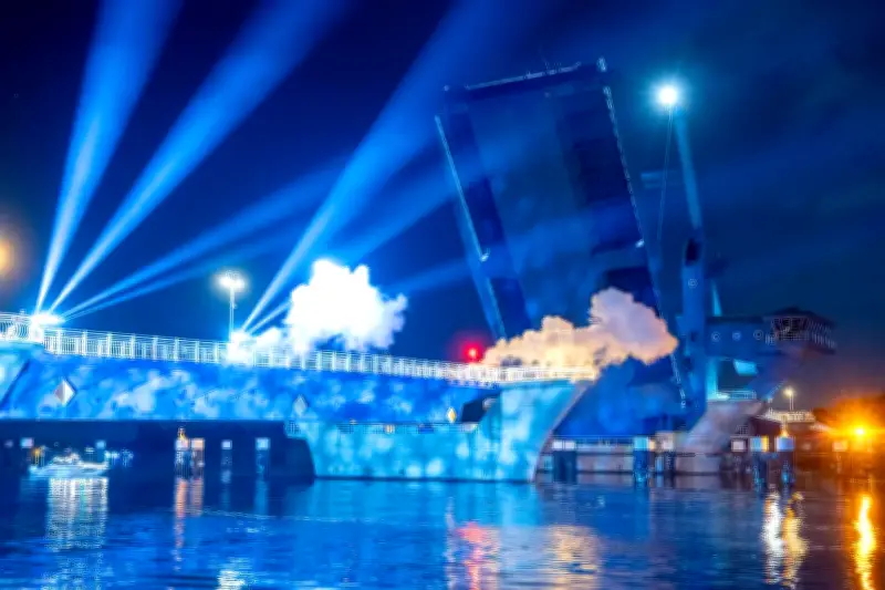 30 Jahre „Blaues Wunder“: Wolgast feiert Peenebrücke mit Lichtshow
