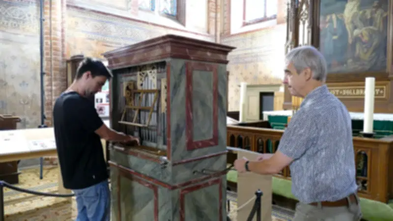 300 Jahre altes Positiv: Kleinste Orgeln nur zu zweit spielbar