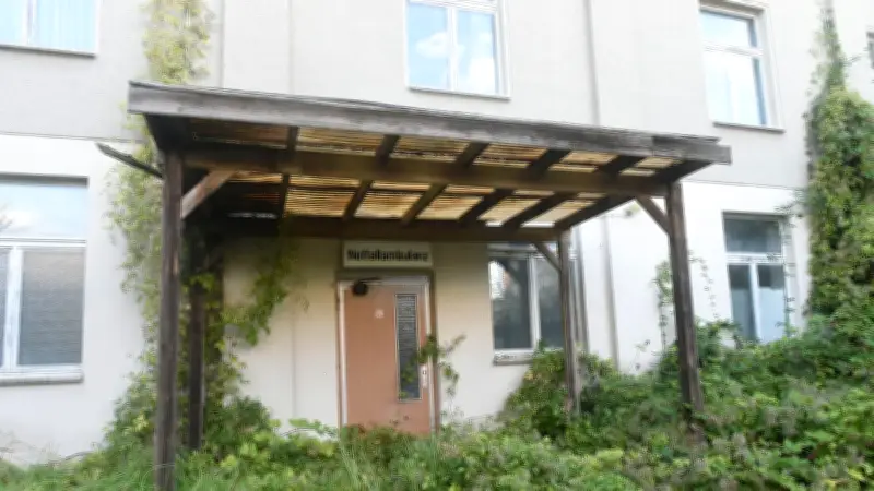Altentreptow: Einstiges Krankenhaus und Hotel verfällt
