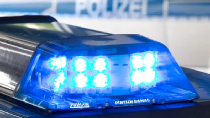 Auffahrunfall an roter Ampel: Drei Autos kollidieren in Waren