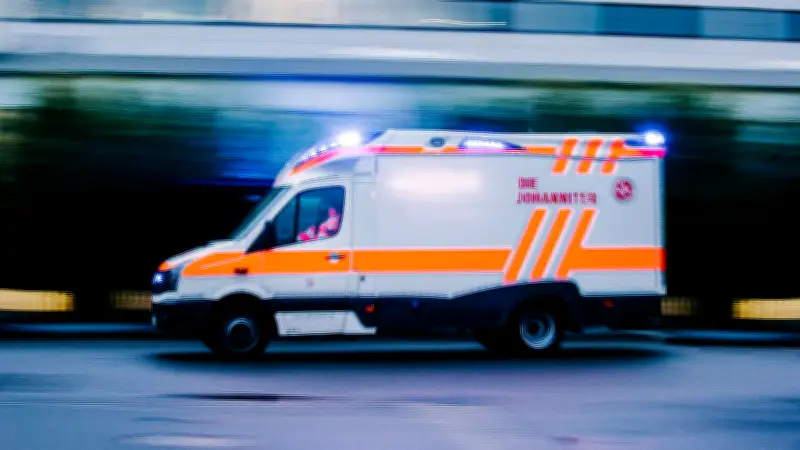Auffahrunfall in Neubrandenburg: Zwei Verletzte nach Zusammenstoß
