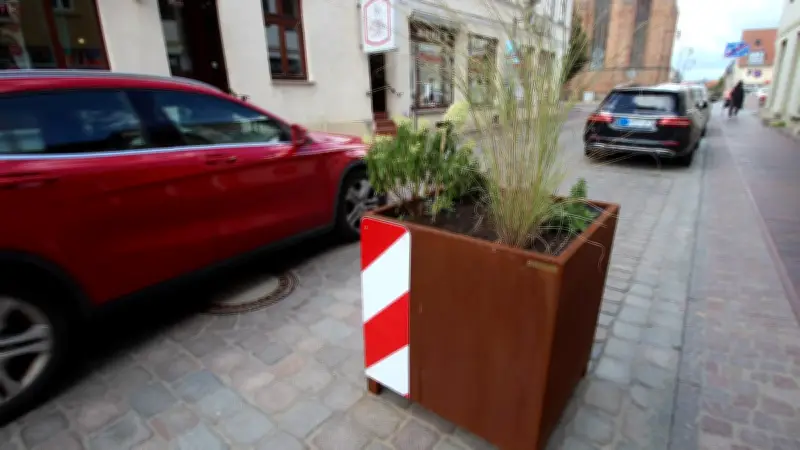 Blumenkübel in Malchiner Steinstraße: Debatte um Spielstraße geht weiter