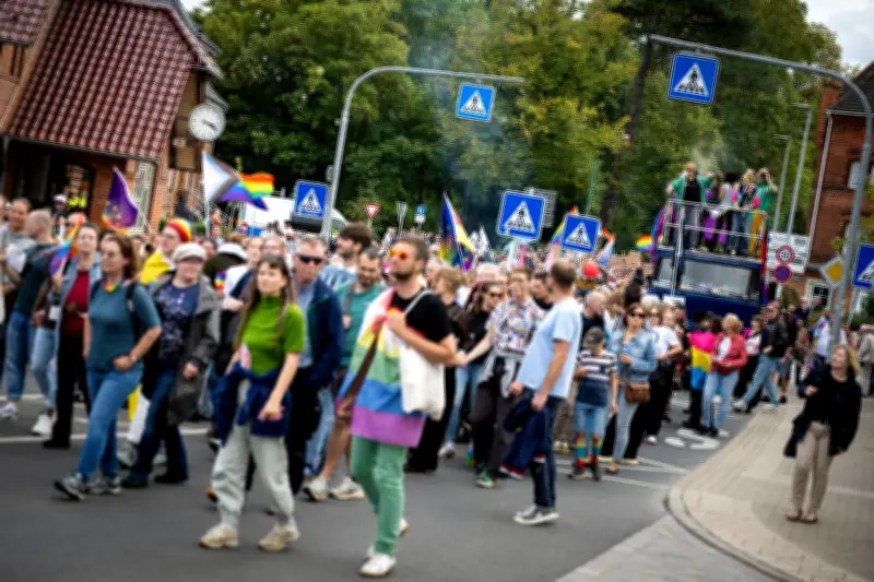 CSD Wismar: 1.700 fordern Schutz queerer Menschen