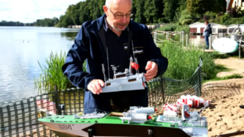 DM der Modellboote: Rennboote rasen über den Penzliner Stadtsee