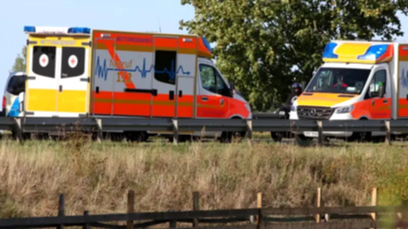 Drei Autos kollidieren auf B111 bei Wolgast: Vollsperrung aufgehoben