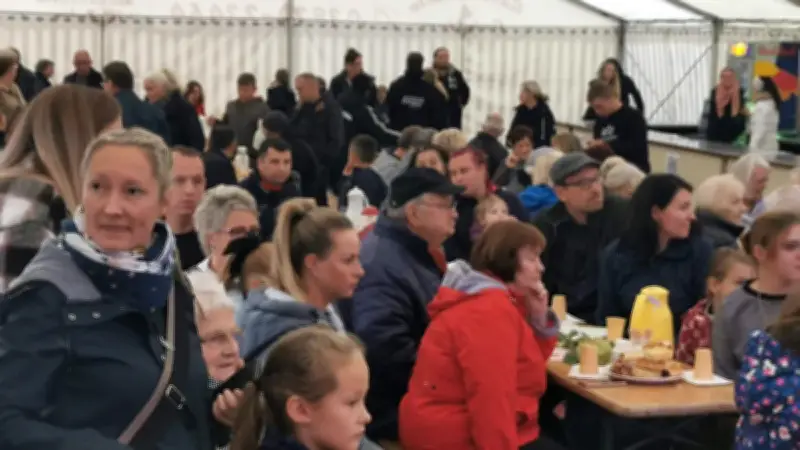 Eldena feiert Dorffest: Fackelzug, Top-DJs und LED-Show