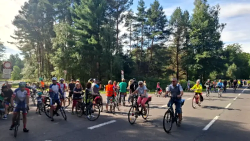 Erneute Fahrrad-Demo für sicheren Radweg auf L 28 bei Eggesin