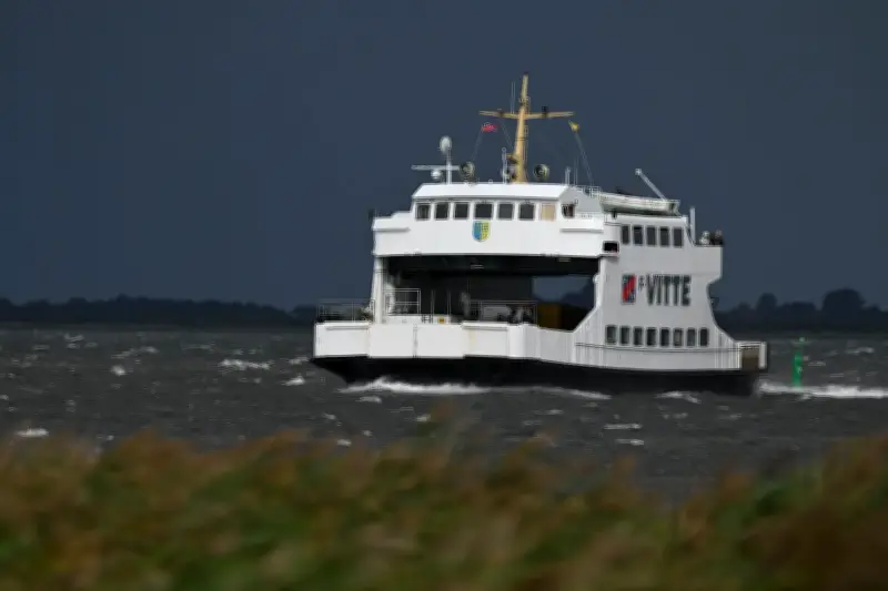 Fähranleger werden erneuert – neue Hybridfähre für Hiddensee