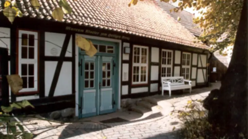 Führung durch Landschaftskunst-Schau im Kulturhistorischen Museum Rostock