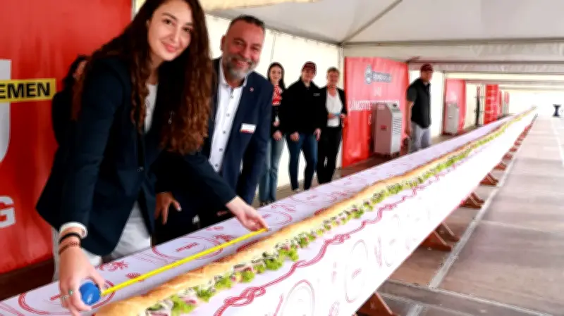 Fischbrötchen-Weltrekord: Bremen sticht Rostock mit 51,87 Metern aus