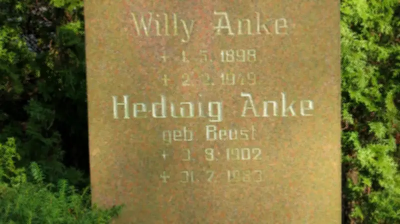 Friedhofstour in Warnemünde: DDR-Legenden und maritime Geschichte