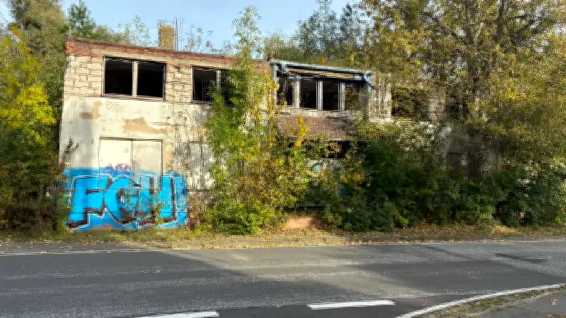 „Horrorhaus“ in Schwerin hat neuen Eigentümer – Stadt erhält mehr Handhabe gegen Schrottimmobilien