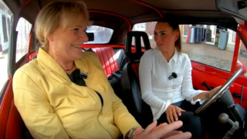 Ministerin Oldenburg im Trabi: „Wunderbaren Weg fahren wir“