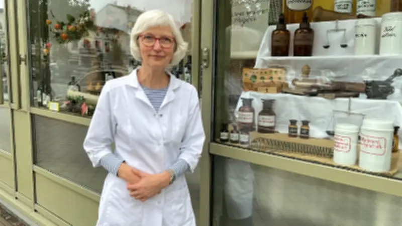 Nach 37 Jahren: Siglinde Lindauer übergibt Warnemünder Traditionsapotheke