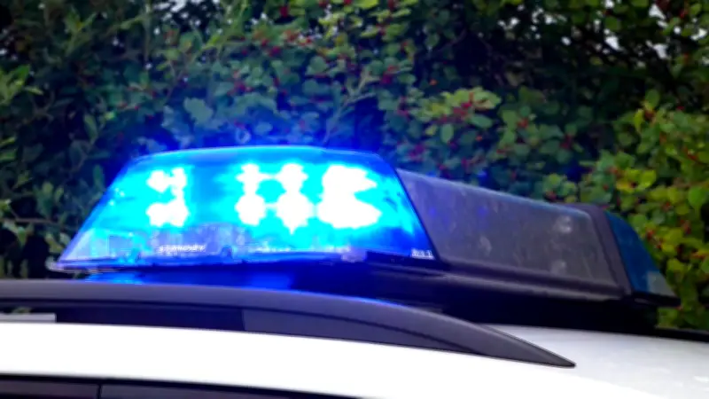 Neunjähriger stirbt bei Fahrradunfall auf B104 bei Holdorf