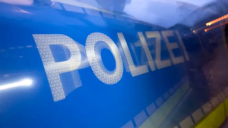 Polizei öffnet Tür: Betrunkener Autofahrer in Alt Zachun gestellt