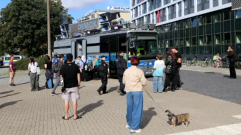 Protestbus darf nicht zu nah an AfD-Bürgerfest in Neubrandenburg