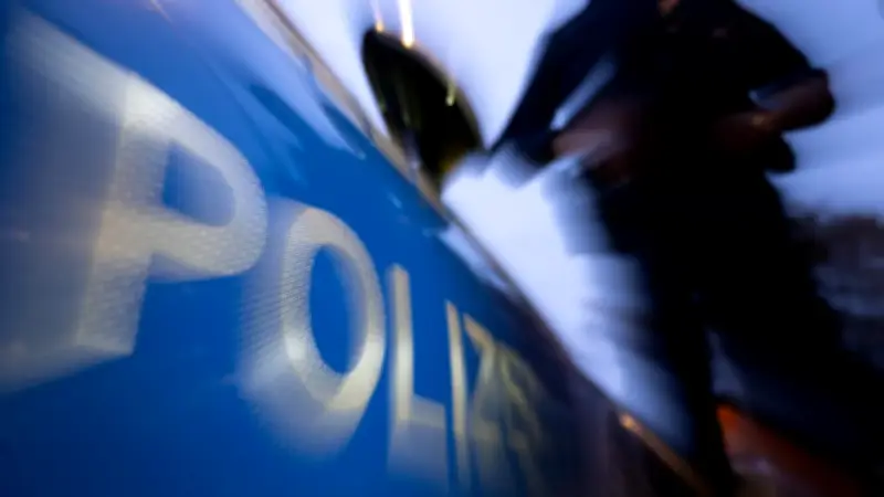 Rucksack geraubt: Polizei sucht Zeugen nach räuberischer Erpressung