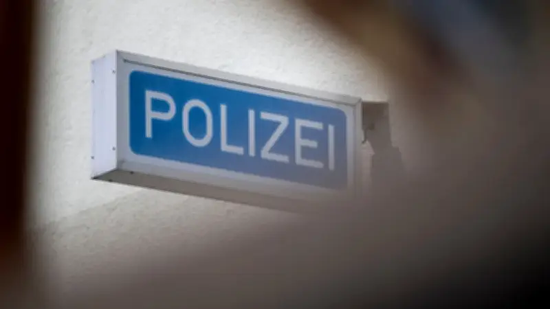Schulmauer in Wismar mit Graffiti beschmiert – Polizei sucht Zeugen
