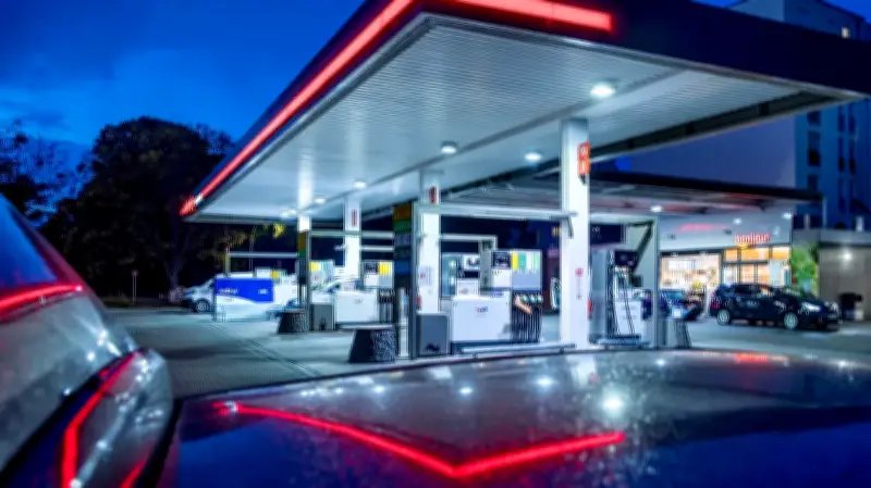 Tankstellen-Streit auf Rügen: 9,99 Euro pro Liter und Polizeieinsatz
