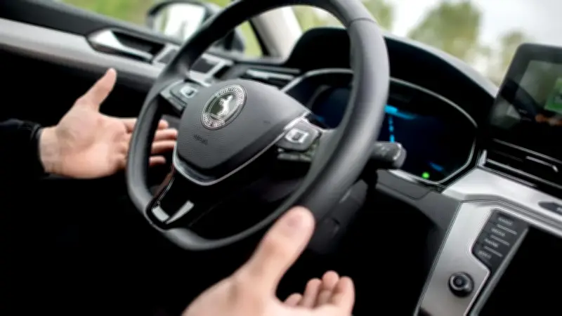 Unfallflucht in Neustrelitz: 66-Jähriger entgeht Führerscheinentzug