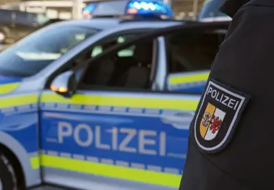 Zwei Polizisten verletzt: Innenminister Pegel verurteilt Gewalt