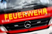 Autohaus bei Bützow in Vollbrand: Anwohner sollen Fenster schließen