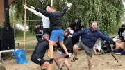 Biberolympiade 2026: Feine Sahne Fischfilet gewinnt 3:2 gegen Fan-Team