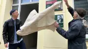 Gedenktafeln für Adolf und Adele Glaßbrenner in Neustrelitz enthüllt