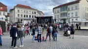 Kunst- und Einkaufsnacht in Neustrelitz lockt viele Besucher an