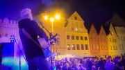 Musikklub-Finale: Hunderte feiern letzten Konzertabend auf dem Schweriner Markt