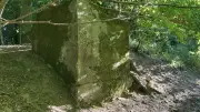 Rätselhafter Betonklotz im Wald bei Wahlendow erinnert an Steinbrecher