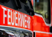 Scheunenbrand in Carinerland: Wohnhaus beschädigt, Löscheinsatz läuft