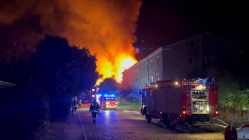 Brand in markanter Scheune in Alt Rehse – Großeinsatz der Feuerwehr
