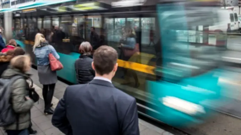 Busfahrer auf Rügen behält Schülerticket ein: Polizei eingeschaltet