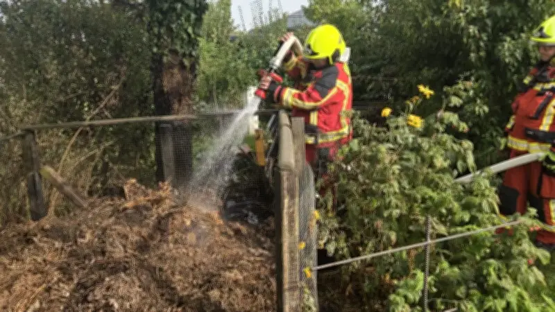 Feuerwehr Gadebusch löscht brennenden Komposthaufen in Neu Bauhof