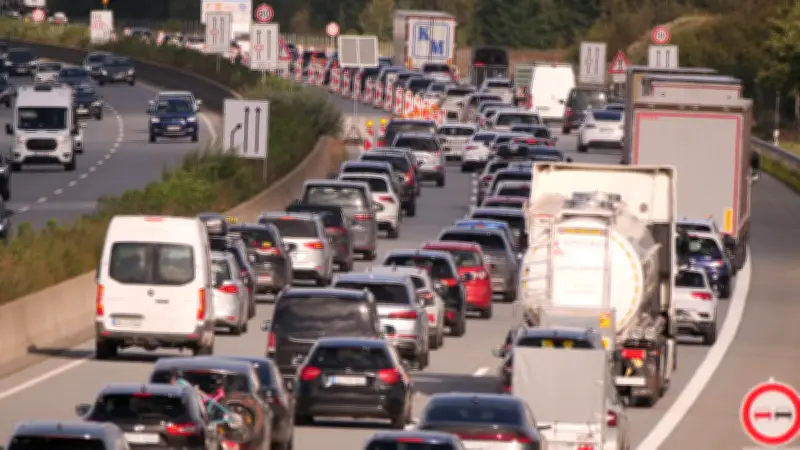 Herbstferien im Norden: ADAC warnt vor Staus auf A7 und A1