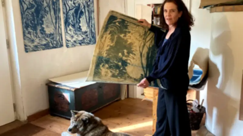 Katja Liebmann: Mit Staffelei und Buntstiften die Märchen-Landschaft Rothspalk skizzieren