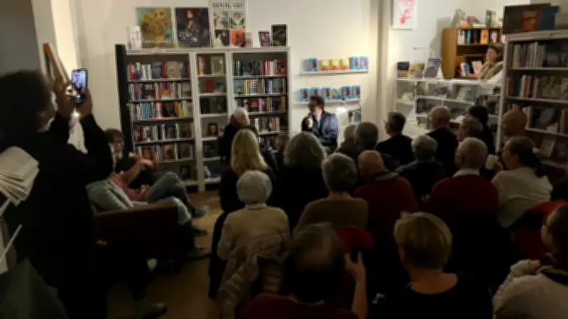 Lukas Rietzschel: Neustrelitz erinnert an Paris