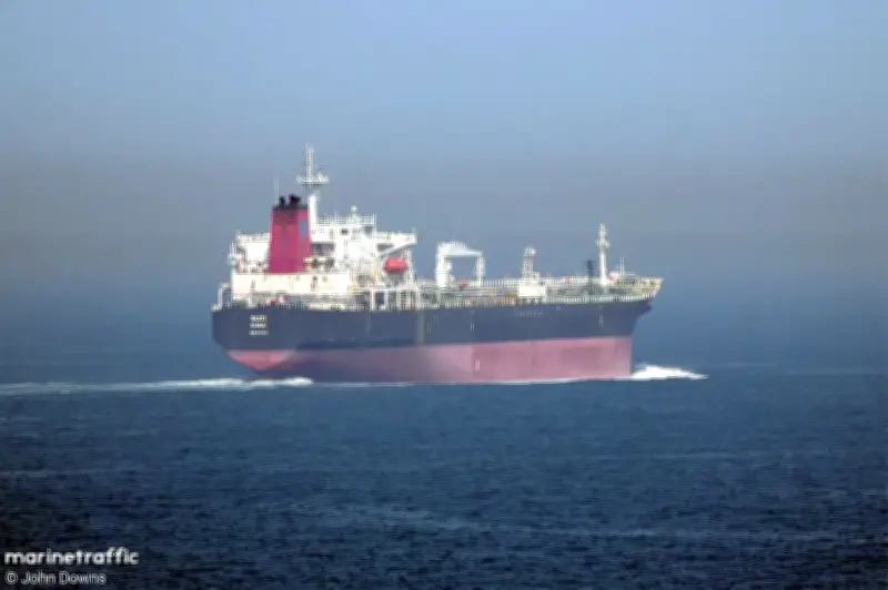 Manövrierunfähiger Öltanker mit russischem Rohöl treibt vor Rügen