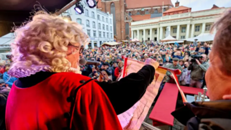 Martensmarkt in Schwerin: Mittelalter, Musik und der Martensmann