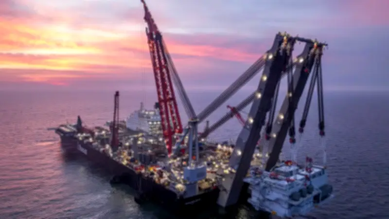 Mega-Schiff installiert Offshore-Plattformen für Windpark Gennaker