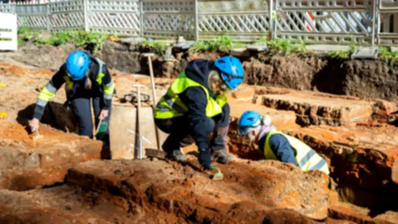 Mittelalterlicher Brennofen in Greifswald entdeckt: Bauarbeiten verzögert