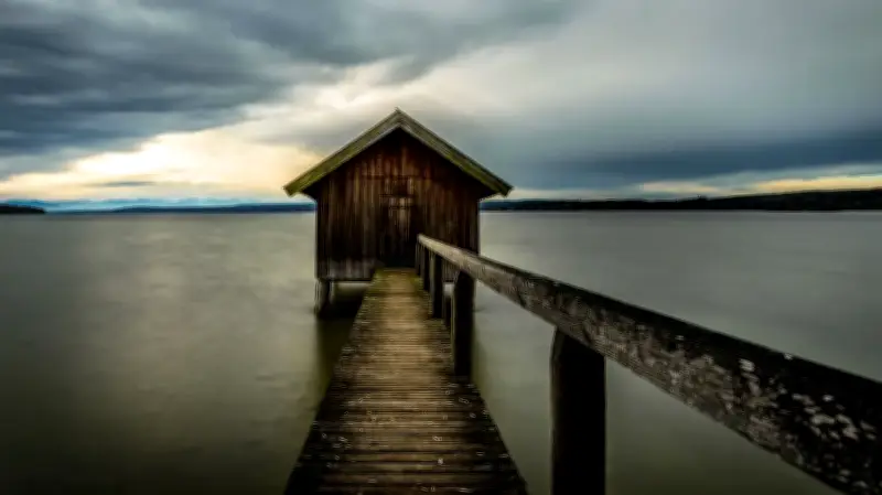Neuer Roman: Bootshaus birgt Ost-West-Geheimnis in Mecklenburg