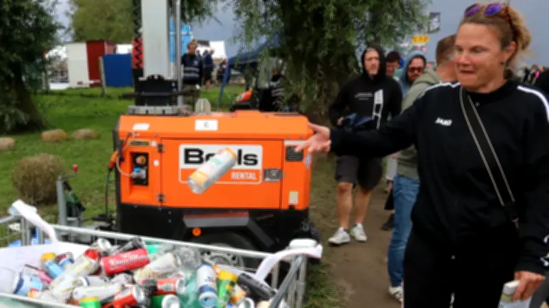 Rasentraktor-Spende: Pfandflaschen vom Festival bescheren Jarmener E-Jugend 7364 Euro