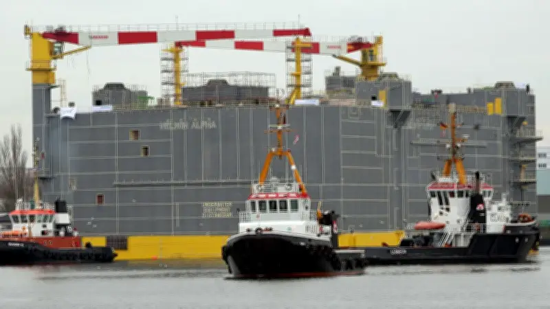 Schlepper in Wismar: Von Hafeneinsätzen bis zum Flug über das Dock