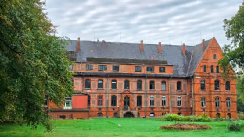 Schloss Melkof: 4800 Quadratmeter Herrenhaus mit bewegter Geschichte