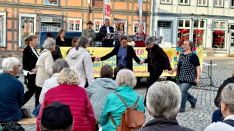 Tag der Deutschen Einheit: 120 Menschen singen in Waren gemeinsam