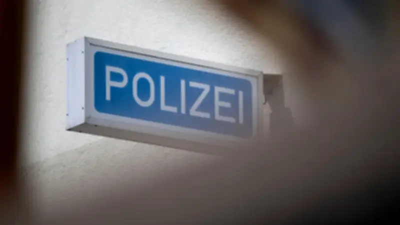 Verdächtige Kontaktaufnahmen: Fremder bittet Mädchen und Frauen in sein Auto