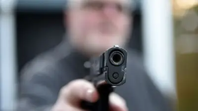 18-Jähriger mit Pistole und Tabletten in Neustrelitz festgenommen